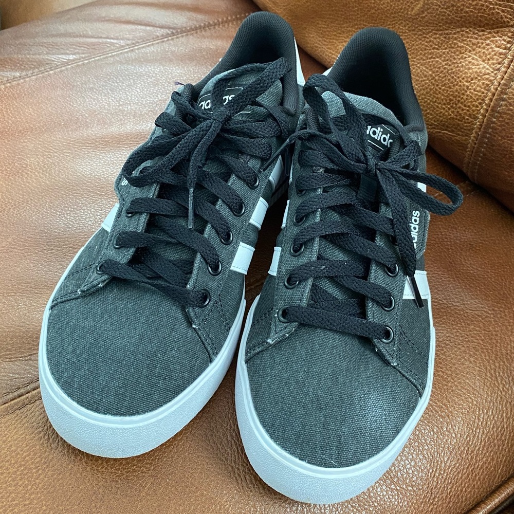 ADIDAS Core Black/Cloud White Men’s Daily 3.0 Skate Shoe Size 6.5